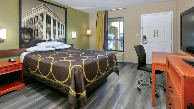 Super 8 by Wyndham Mobile/Tillmans Corner photo 11