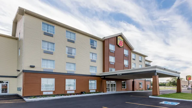 Super 8 by Wyndham Mont Laurier photo 10