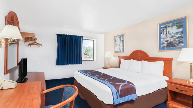 Super 8 by Wyndham Montgomery Maybrook photo 4