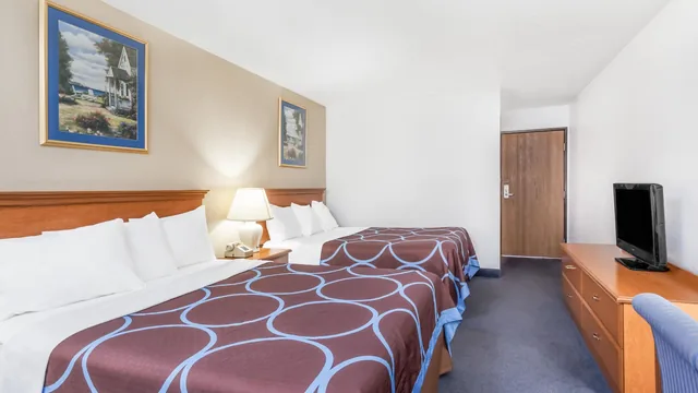 Super 8 by Wyndham Montgomery Maybrook photo 6