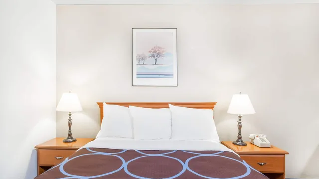 Super 8 by Wyndham Montgomery Maybrook photo 7