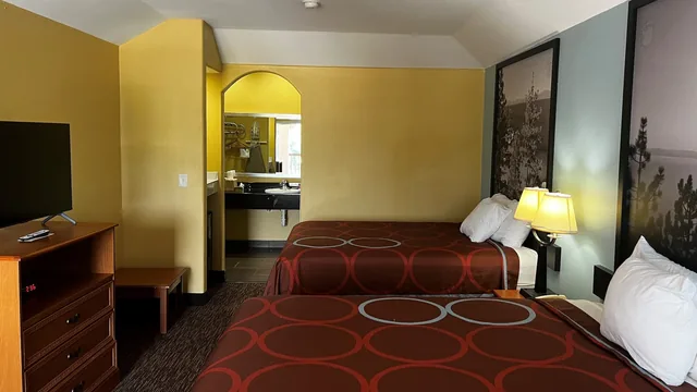 Super 8 by Wyndham Montgomery/ Lake Conroe photo 10