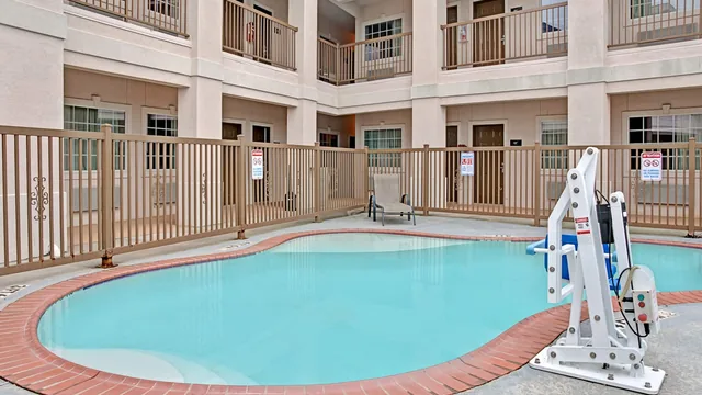 Super 8 by Wyndham Montgomery/ Lake Conroe photo 12
