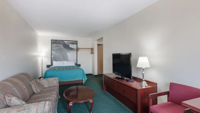 Super 8 by Wyndham Moose Jaw SK photo 4