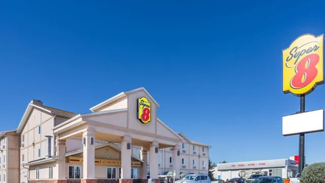 Super 8 by Wyndham Moose Jaw SK photo 7