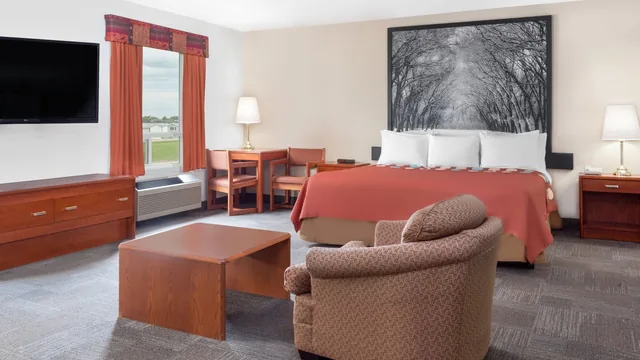 Super 8 by Wyndham Morden photo 8