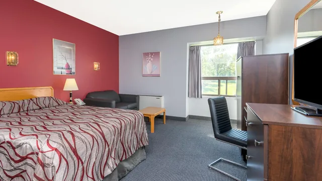 Super 8 by Wyndham Mt Hope Hamilton Intl Arpt ON photo 11