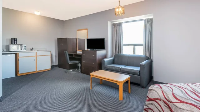 Super 8 by Wyndham Mt Hope Hamilton Intl Arpt ON photo 12