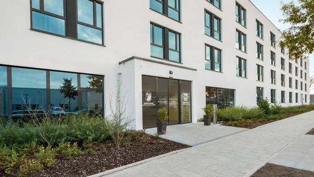 Super 8 by Wyndham Munich City North photo 3
