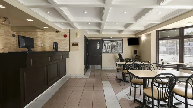 Super 8 by Wyndham North Bay photo 3