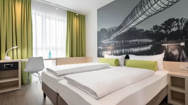 Super 8 by Wyndham Oberhausen photo 7