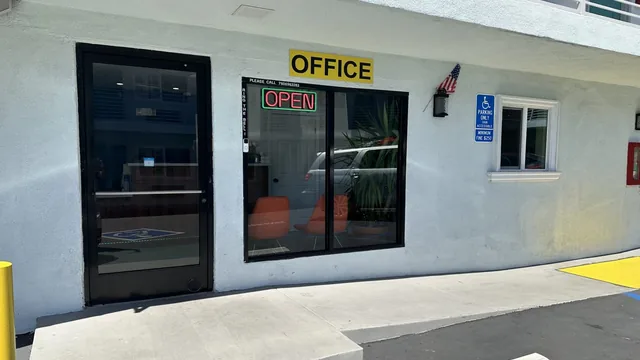Super 8 by Wyndham Oceanside Downtown photo 8