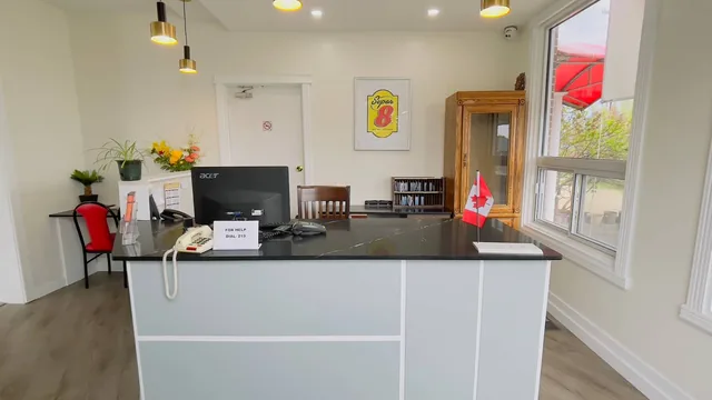 Super 8 by Wyndham Pembroke photo 5