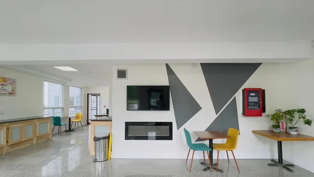 Super 8 by Wyndham Pembroke photo 7