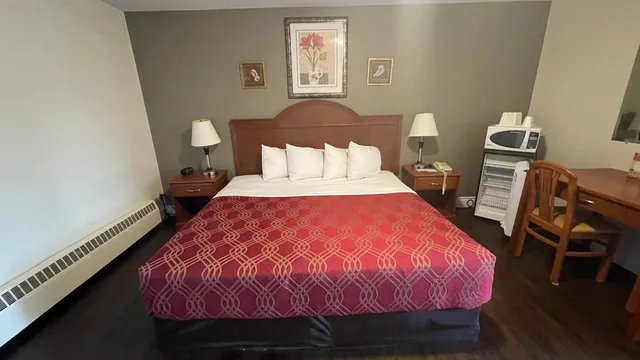 Super 8 by Wyndham Pembroke photo 10
