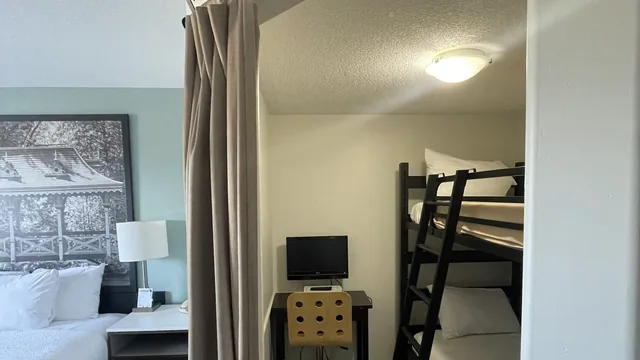 Super 8 by Wyndham Peterborough photo 5