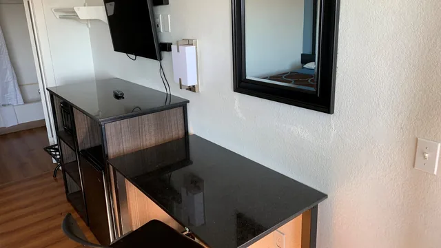 Super 8 by Wyndham Phoenix West photo 6