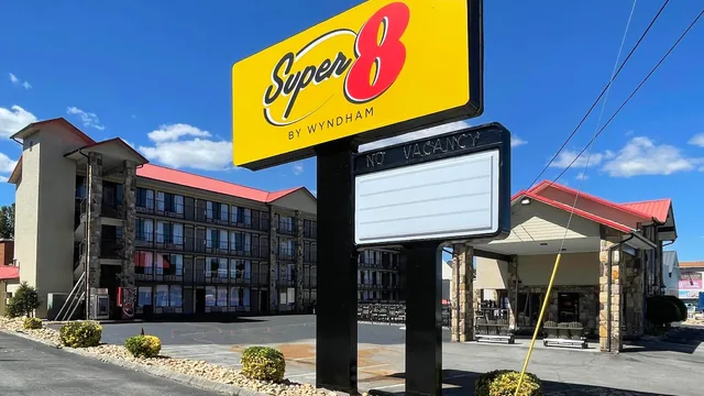 Super 8 by Wyndham Pigeon Forge Downtown photo 10