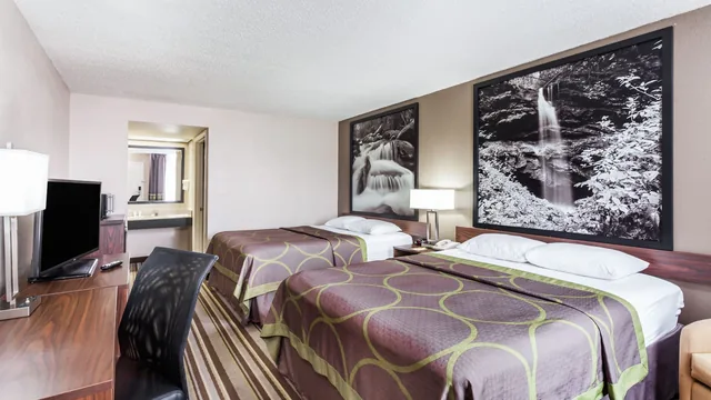 Super 8 by Wyndham Pigeon Forge Dollywood Lane photo 8