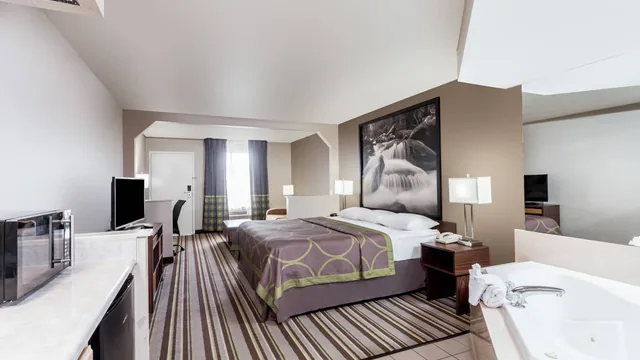 Super 8 by Wyndham Pigeon Forge Dollywood Lane photo 9