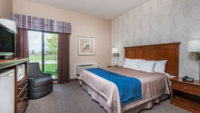 Super 8 by Wyndham Port Elgin photo 2