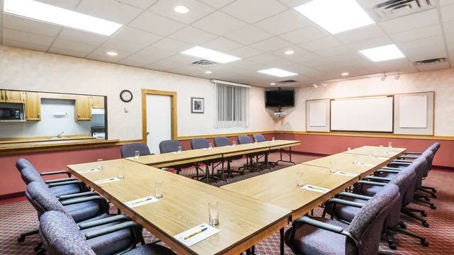 Super 8 by Wyndham Port Elgin photo 3