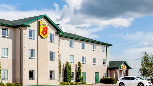 Super 8 by Wyndham Prince Albert photo 9