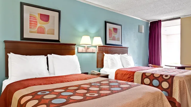 Super 8 by Wyndham Raleigh Downtown photo 7