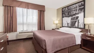 Super 8 by Wyndham Red Lake ON