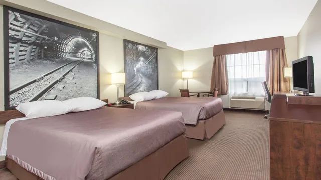 Super 8 by Wyndham Red Lake ON photo 3