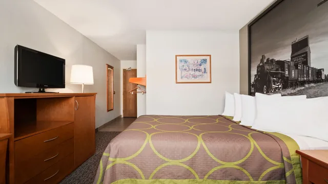 Super 8 by Wyndham Regina photo 1