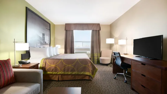 Super 8 by Wyndham Regina photo 2