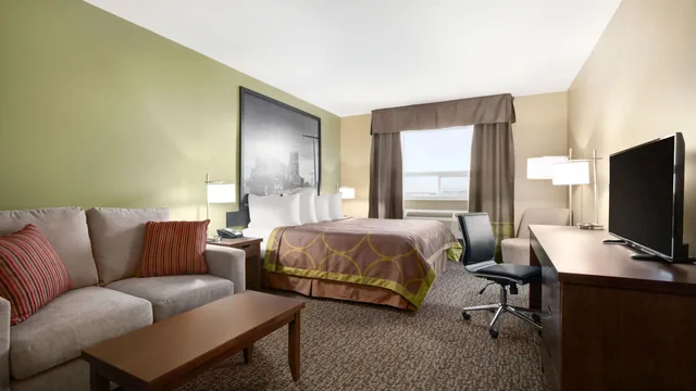 Super 8 by Wyndham Regina photo 5