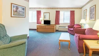Super 8 by Wyndham Richfield/Cleveland