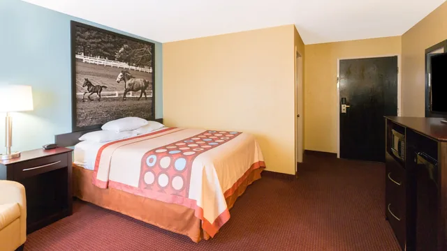 Super 8 by Wyndham Richmond photo 9
