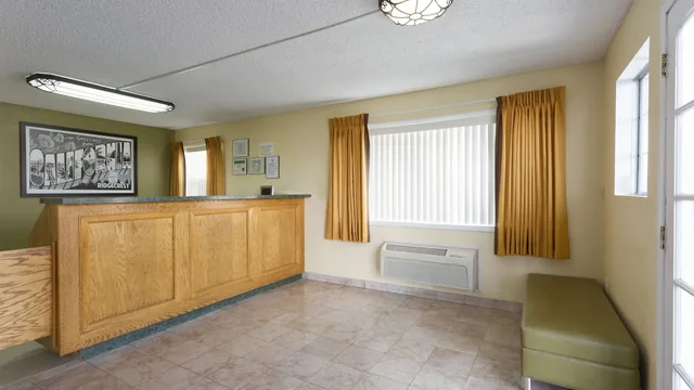 Super 8 by Wyndham Ridgecrest photo 6