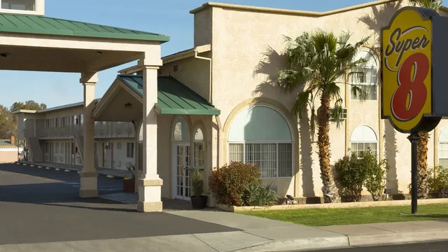 Super 8 by Wyndham Ridgecrest photo 8
