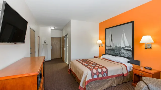 Super 8 by Wyndham Salina photo 4