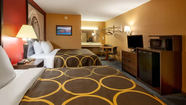 Super 8 by Wyndham Sandusky photo 4
