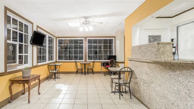 Super 8 by Wyndham Santee photo 11