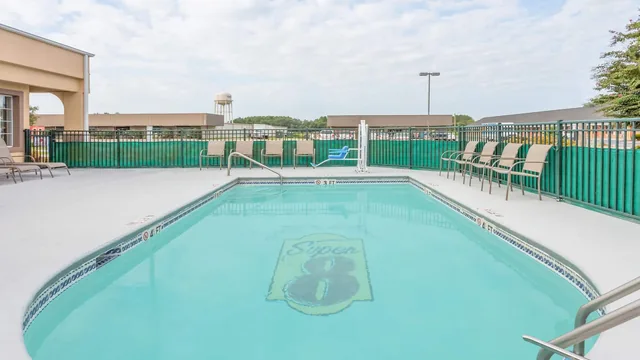 Super 8 by Wyndham Santee photo 12
