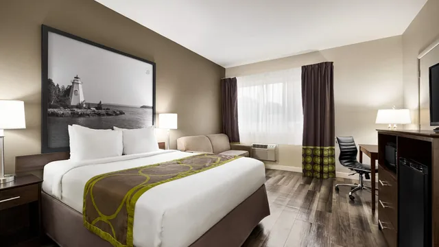 Super 8 by Wyndham Sarnia ON photo 1