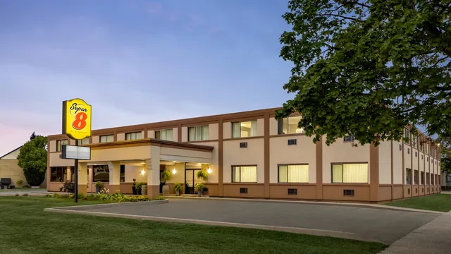 Super 8 by Wyndham Sarnia ON photo 4