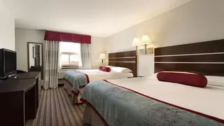Super 8 by Wyndham Saskatoon Near Downtown