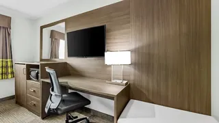 Super 8 by Wyndham Saskatoon Near Saskatoon Airport