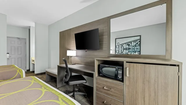 Super 8 by Wyndham Saskatoon Near Saskatoon Airport photo 4
