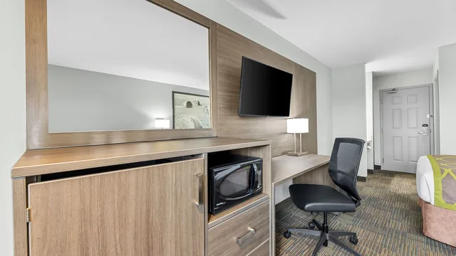 Super 8 by Wyndham Saskatoon Near Saskatoon Airport photo 7