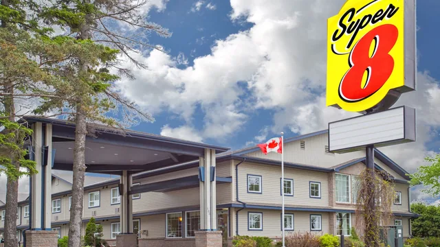 Super 8 by Wyndham Sault Ste Marie On photo 9