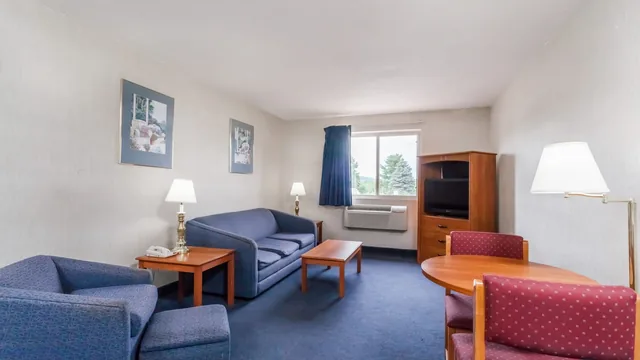 Super 8 by Wyndham Sidney NY photo 5