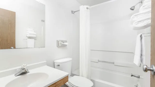 Super 8 by Wyndham Sidney NY photo 10